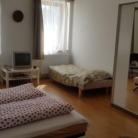 Petra Apartmanok Velem Esterno foto