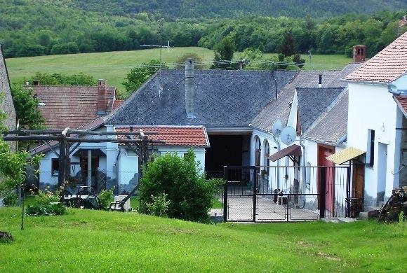 Petra Apartmanok Velem Esterno foto