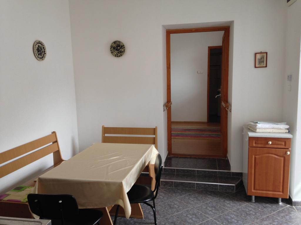 Petra Apartmanok Velem Camera foto