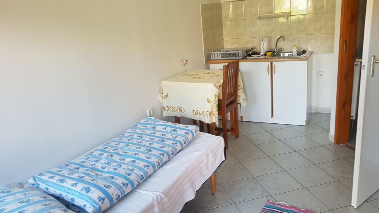Petra Apartmanok Velem Esterno foto