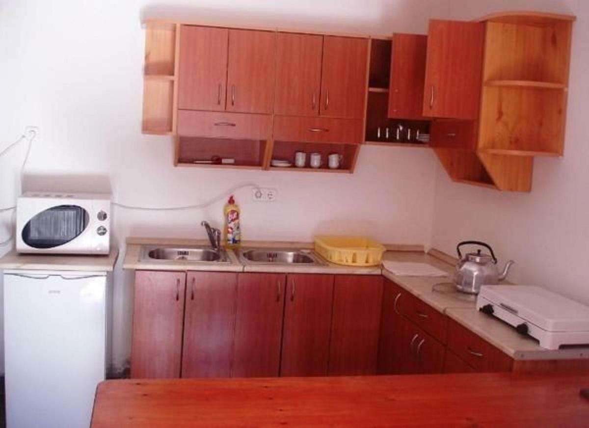 Petra Apartmanok Velem Esterno foto